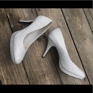 🌟 BEAUTIFUL SILVER HEELS 🌟